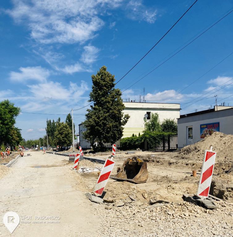 PRZEBUDOWA UL. ŚW. ROZALII W RADOMSKU|LIPIEC 2020