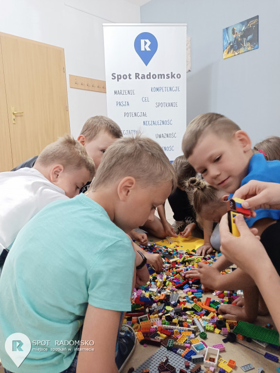 Warsztaty z robotyki i programowania w GOK Gidle