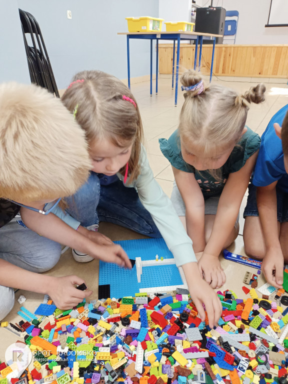 Warsztaty z robotyki i programowania w GOK Gidle