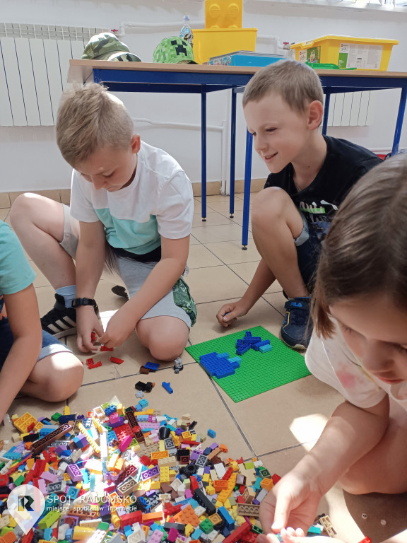 Warsztaty z robotyki i programowania w GOK Gidle