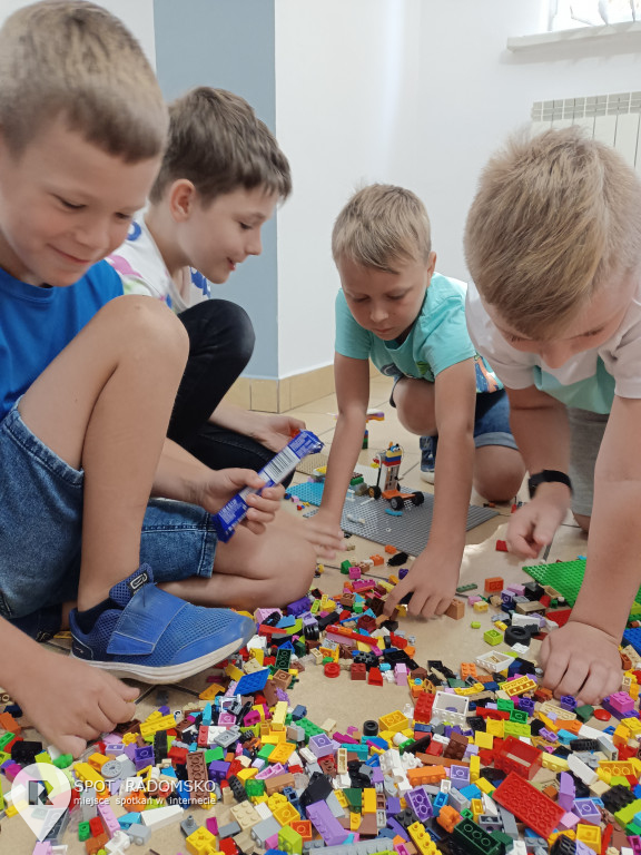 Warsztaty z robotyki i programowania w GOK Gidle