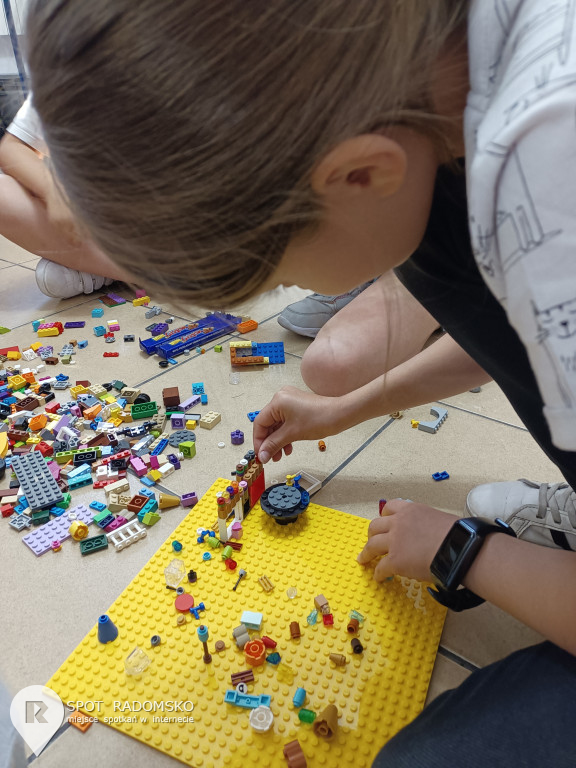 Warsztaty z robotyki i programowania w GOK Gidle