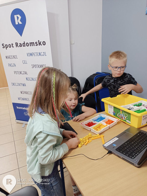 Warsztaty z robotyki i programowania w GOK Gidle