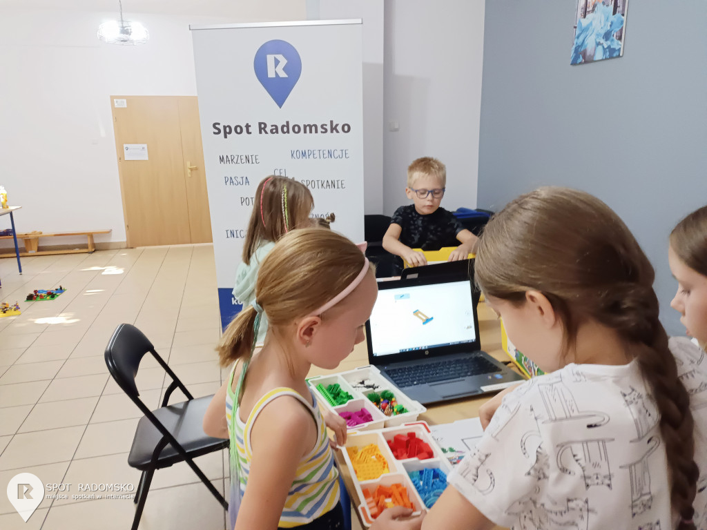 Warsztaty z robotyki i programowania w GOK Gidle