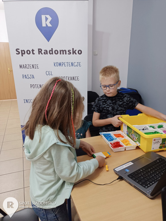 Warsztaty z robotyki i programowania w GOK Gidle