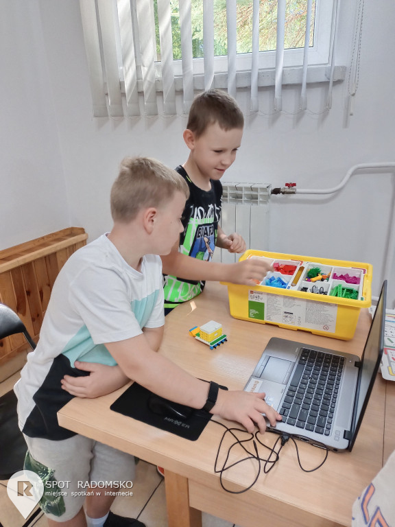 Warsztaty z robotyki i programowania w GOK Gidle
