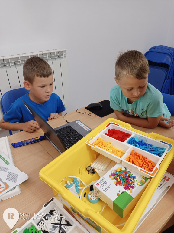Warsztaty z robotyki i programowania w GOK Gidle