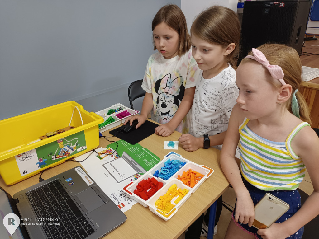Warsztaty z robotyki i programowania w GOK Gidle