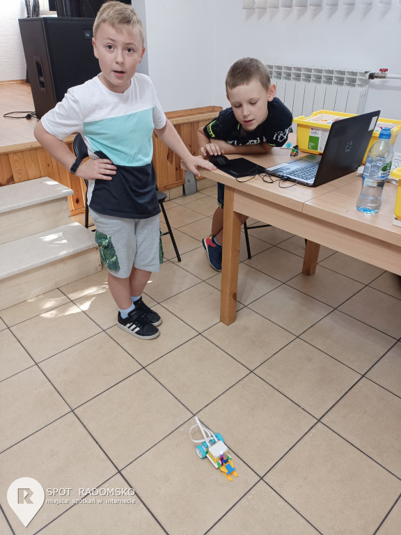Warsztaty z robotyki i programowania w GOK Gidle