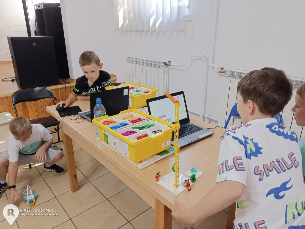 Warsztaty z robotyki i programowania w GOK Gidle