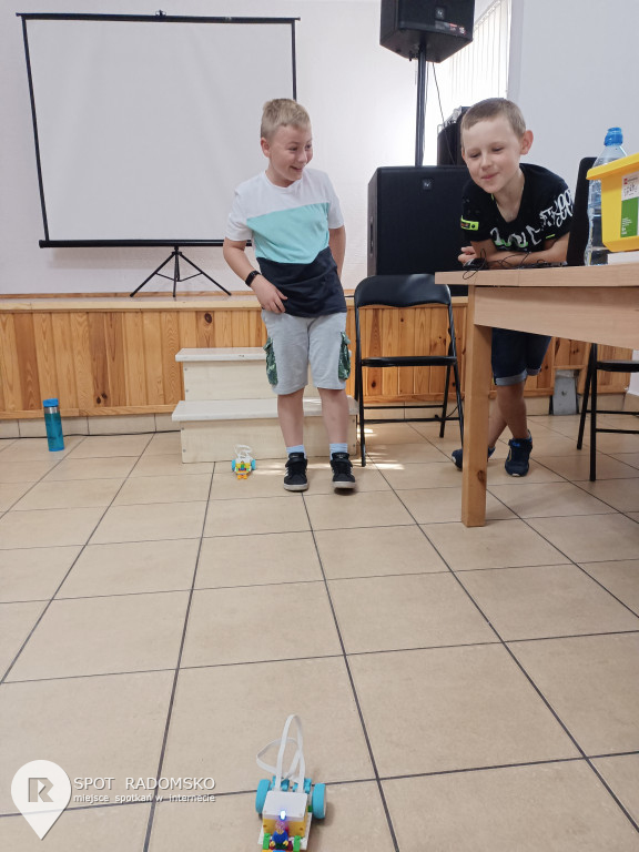 Warsztaty z robotyki i programowania w GOK Gidle