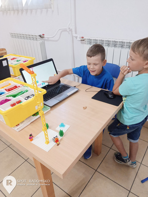 Warsztaty z robotyki i programowania w GOK Gidle