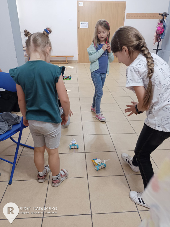 Warsztaty z robotyki i programowania w GOK Gidle