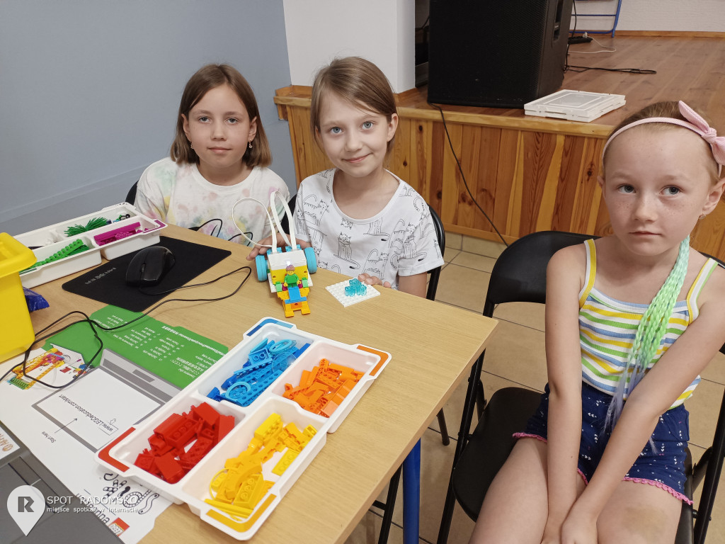 Warsztaty z robotyki i programowania w GOK Gidle