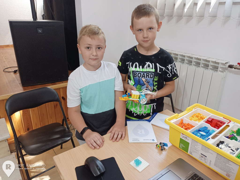 Warsztaty z robotyki i programowania w GOK Gidle