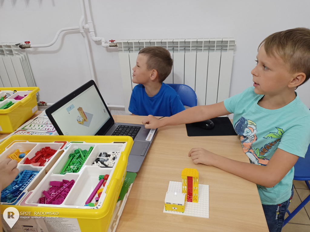 Warsztaty z robotyki i programowania w GOK Gidle