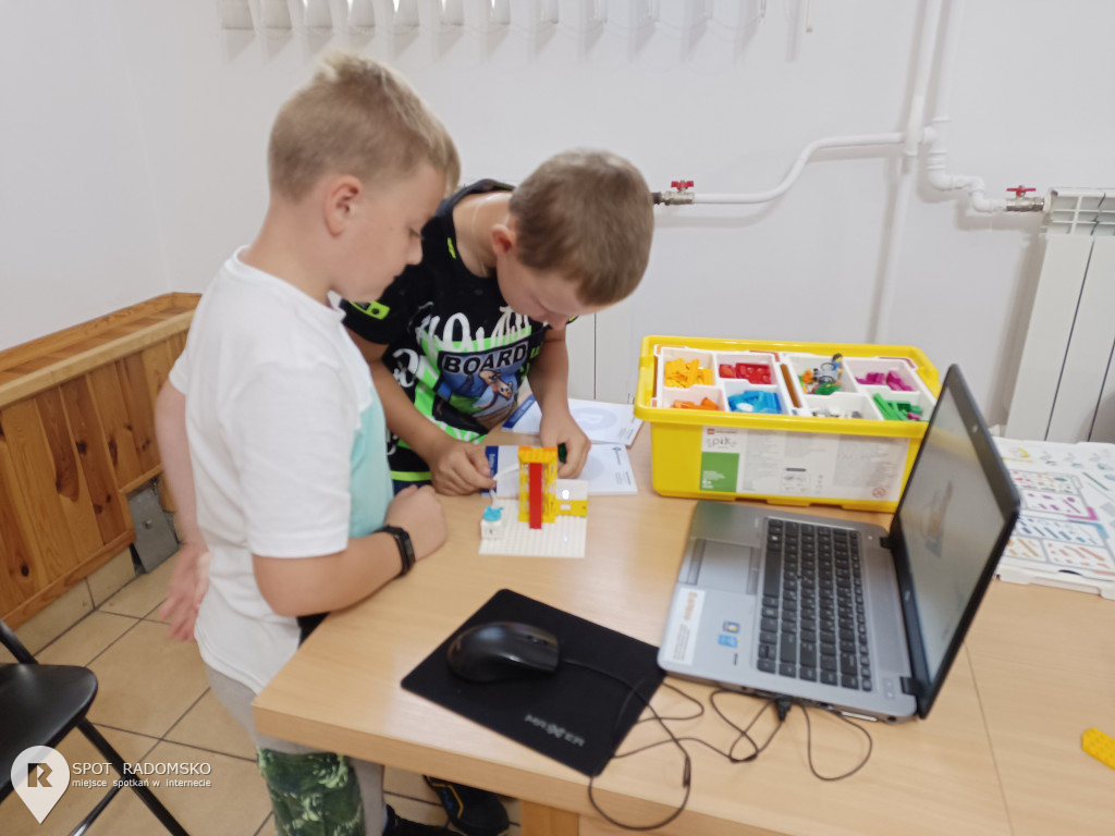 Warsztaty z robotyki i programowania w GOK Gidle