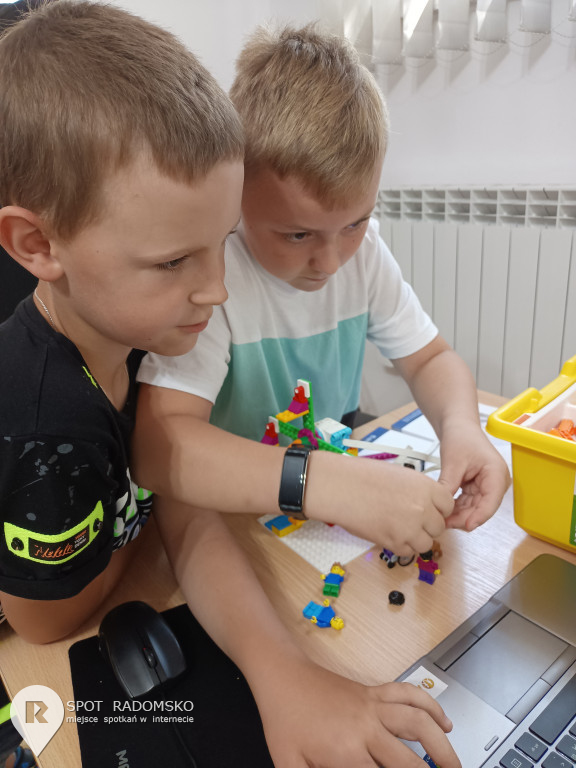 Warsztaty z robotyki i programowania w GOK Gidle