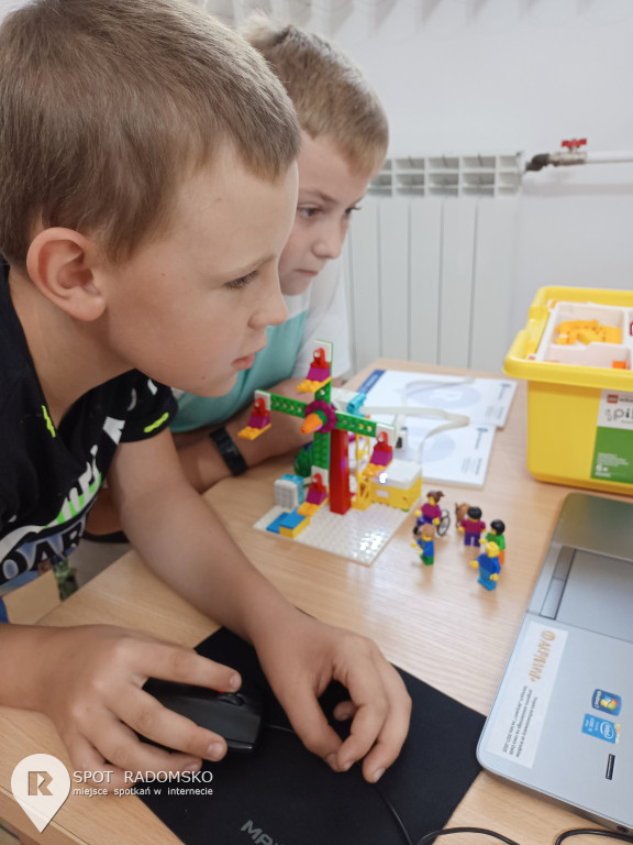 Warsztaty z robotyki i programowania w GOK Gidle