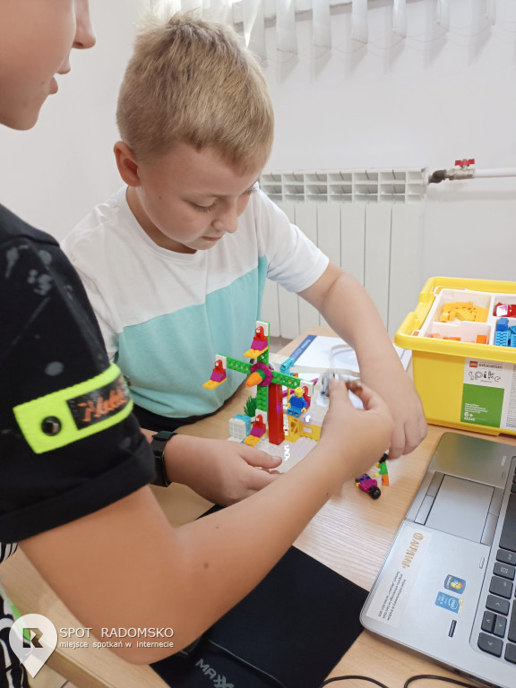 Warsztaty z robotyki i programowania w GOK Gidle