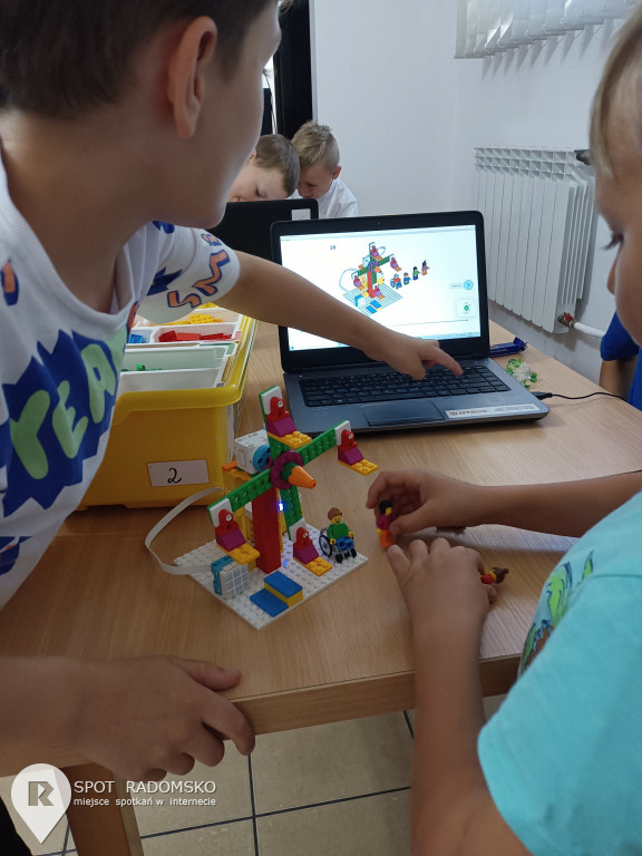 Warsztaty z robotyki i programowania w GOK Gidle
