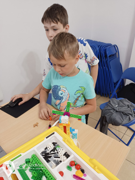 Warsztaty z robotyki i programowania w GOK Gidle