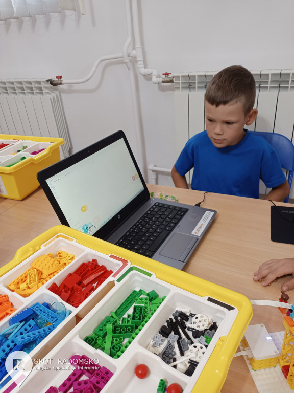 Warsztaty z robotyki i programowania w GOK Gidle