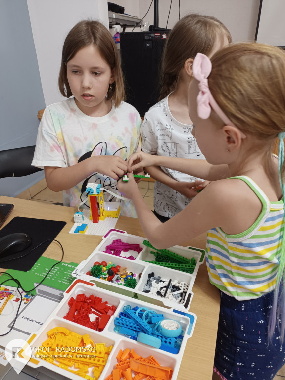 Warsztaty z robotyki i programowania w GOK Gidle
