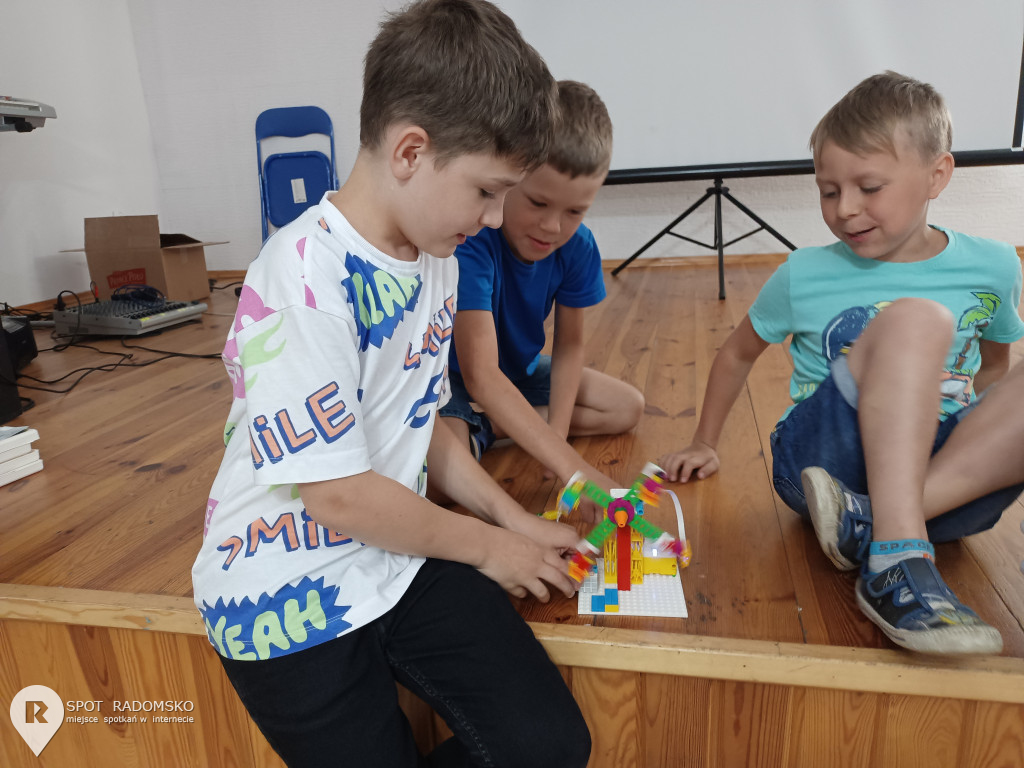 Warsztaty z robotyki i programowania w GOK Gidle