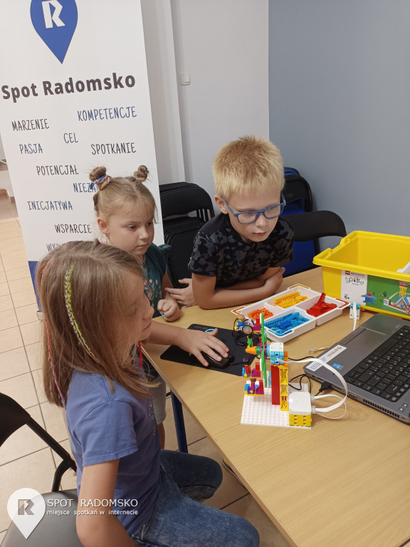 Warsztaty z robotyki i programowania w GOK Gidle