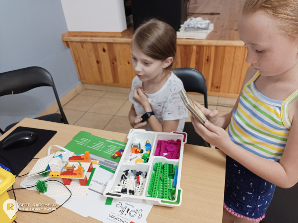 Warsztaty z robotyki i programowania w GOK Gidle