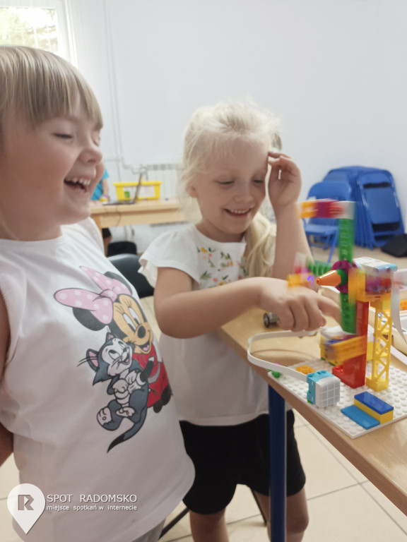 Warsztaty z robotyki i programowania w GOK Gidle
