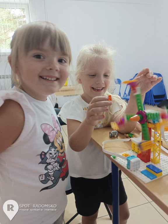 Warsztaty z robotyki i programowania w GOK Gidle