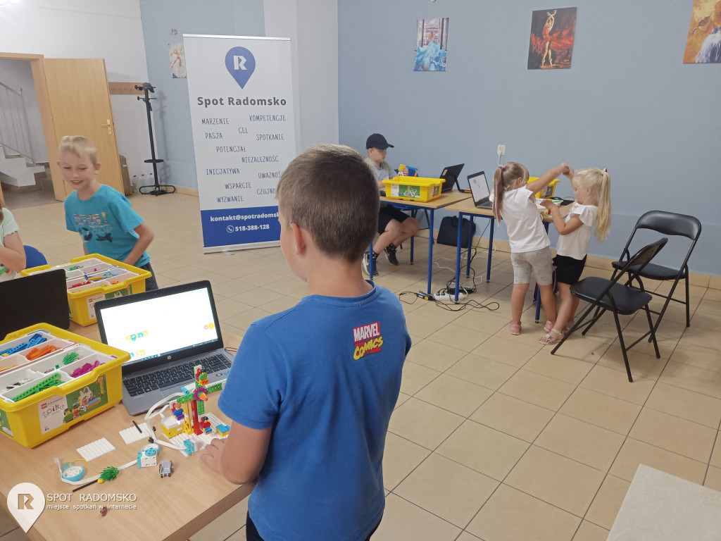Warsztaty z robotyki i programowania w GOK Gidle