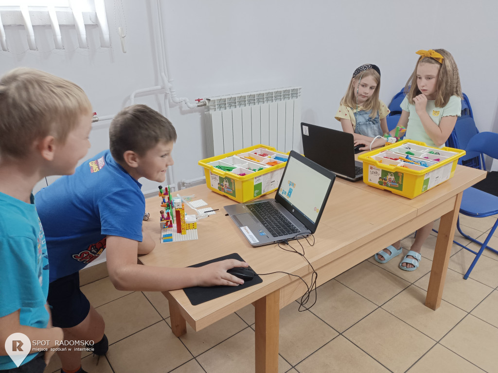 Warsztaty z robotyki i programowania w GOK Gidle
