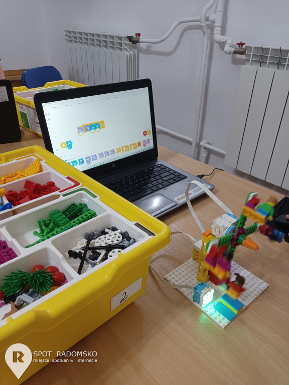 Warsztaty z robotyki i programowania w GOK Gidle