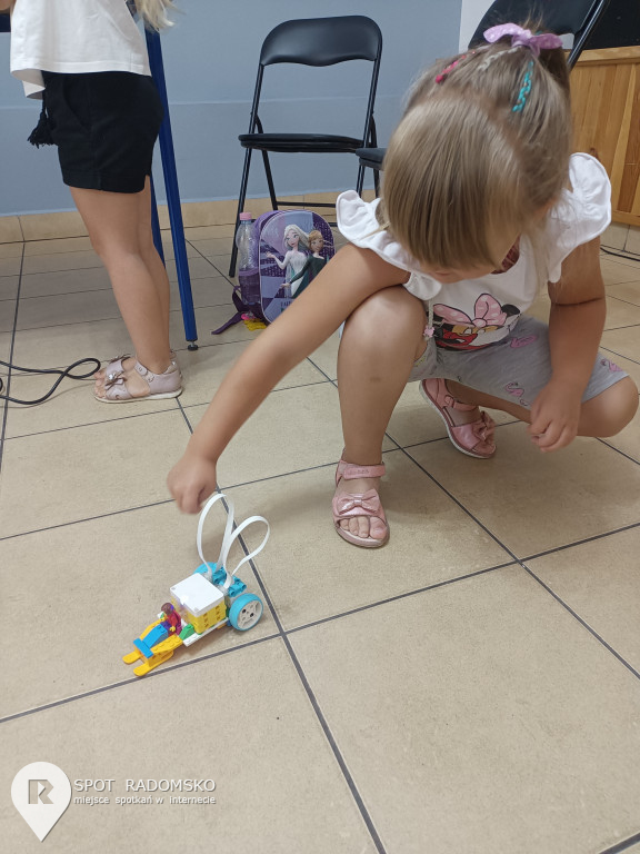 Warsztaty z robotyki i programowania w GOK Gidle