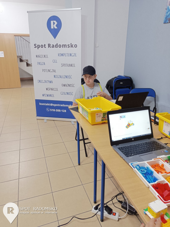 Warsztaty z robotyki i programowania w GOK Gidle