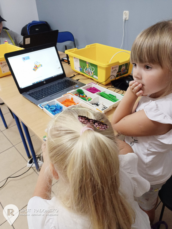 Warsztaty z robotyki i programowania w GOK Gidle