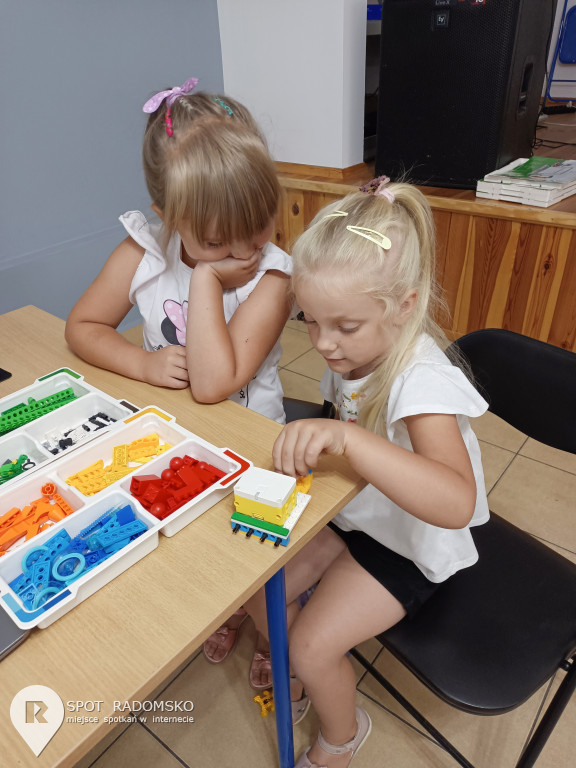 Warsztaty z robotyki i programowania w GOK Gidle