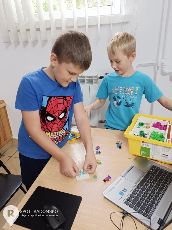 Warsztaty z robotyki i programowania w GOK Gidle