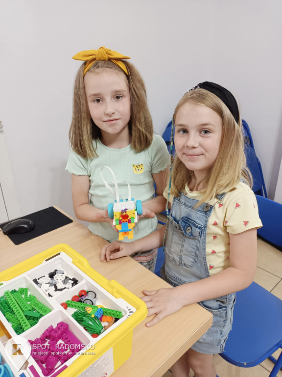 Warsztaty z robotyki i programowania w GOK Gidle