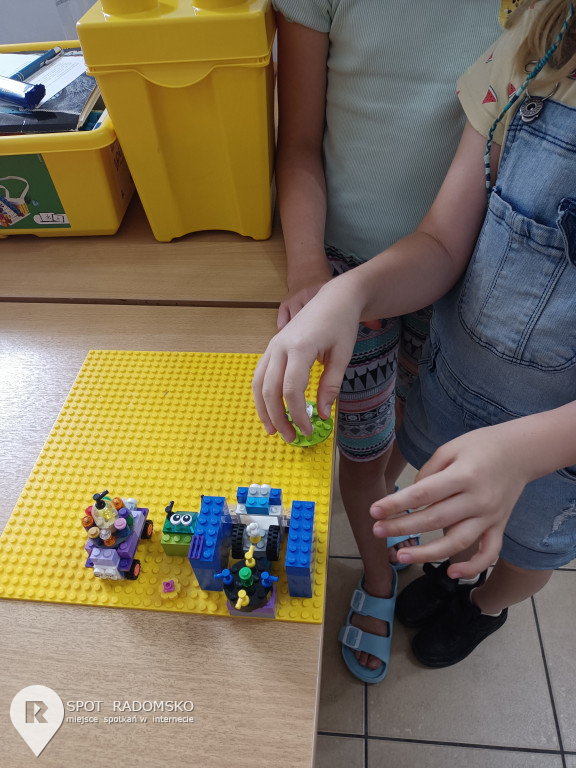 Warsztaty z robotyki i programowania w GOK Gidle