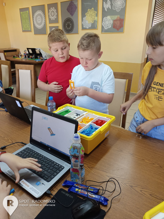 Warsztaty z robotyki i programowania w Dobryszycach