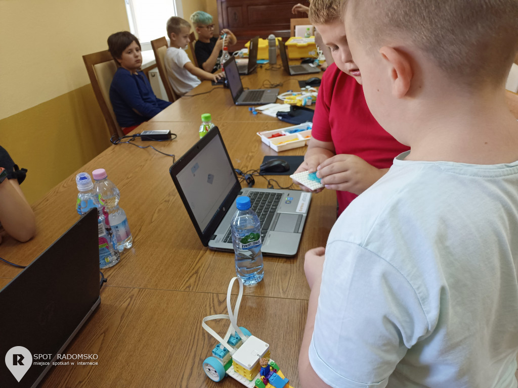 Warsztaty z robotyki i programowania w Dobryszycach
