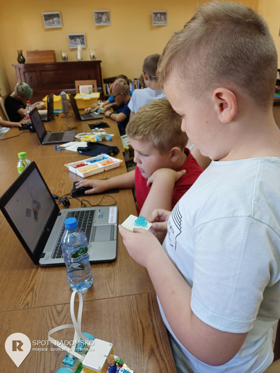Warsztaty z robotyki i programowania w Dobryszycach