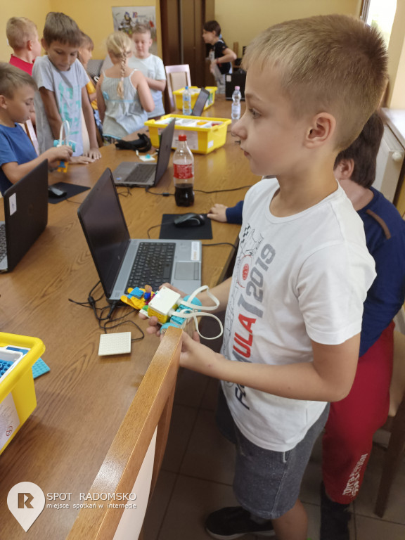 Warsztaty z robotyki i programowania w Dobryszycach