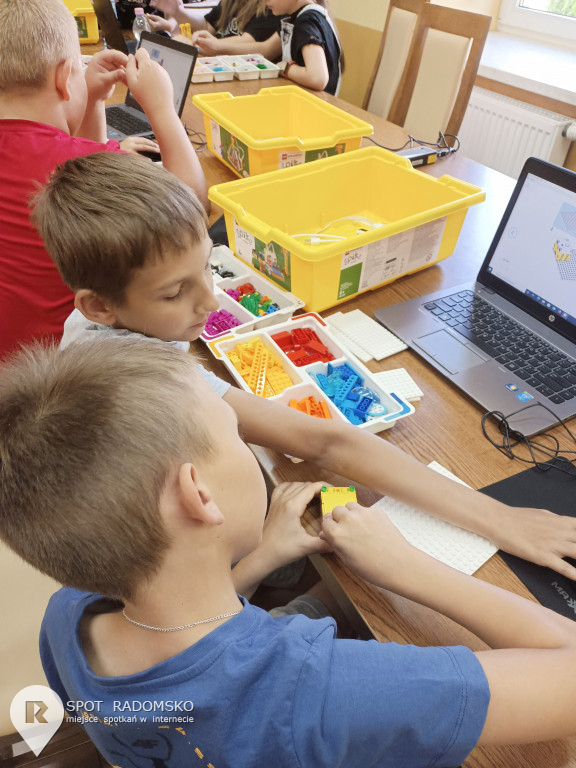 Warsztaty z robotyki i programowania w Dobryszycach