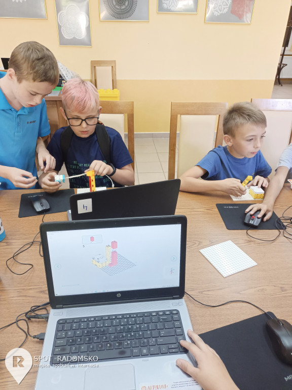 Warsztaty z robotyki i programowania w Dobryszycach