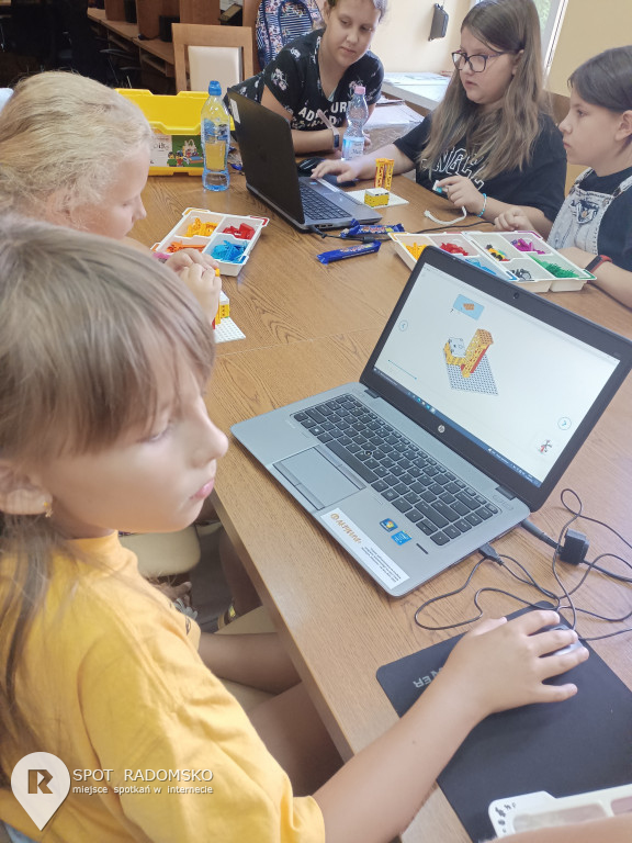 Warsztaty z robotyki i programowania w Dobryszycach